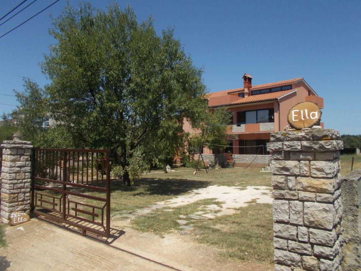 Ella Apartment Pula Exterior foto