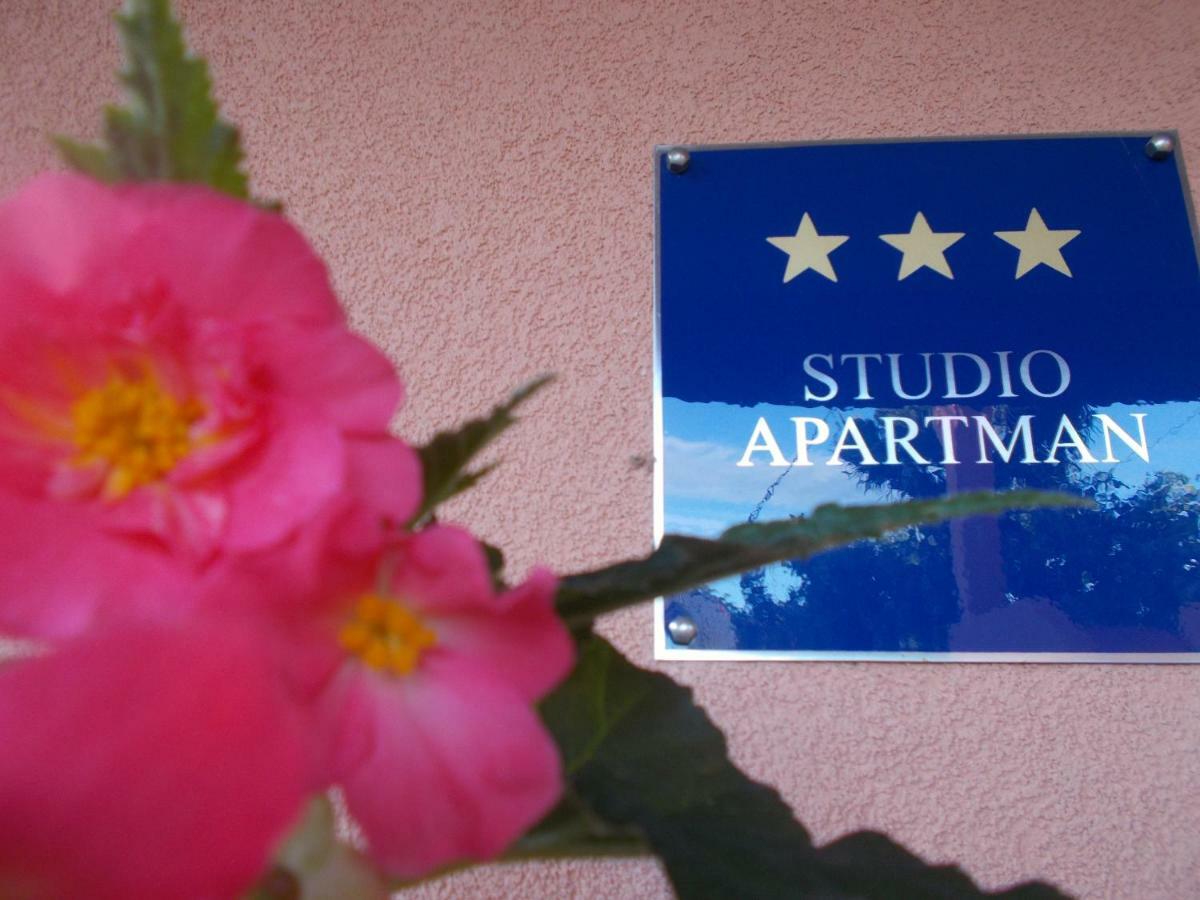 Ella Apartment Pula Exterior foto