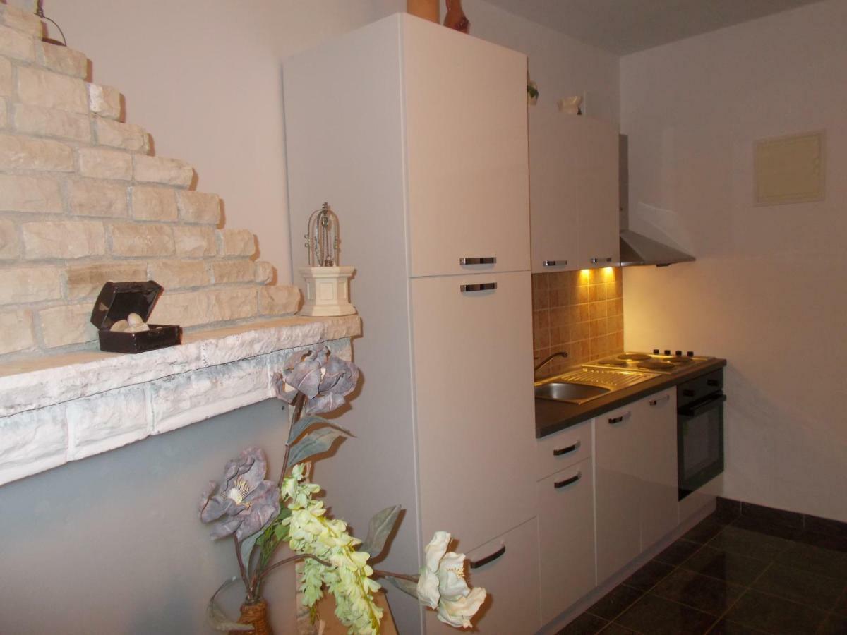 Ella Apartment Pula Exterior foto