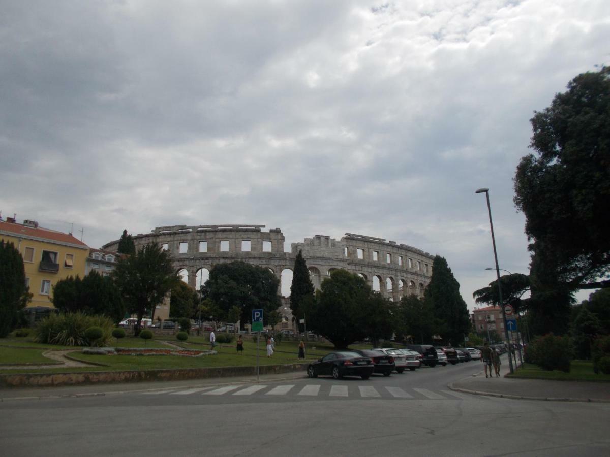Ella Apartment Pula Exterior foto